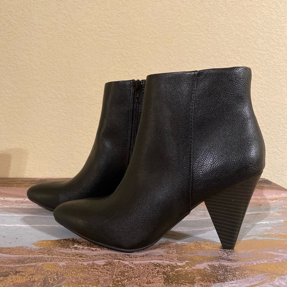 SEVEN DIALS Womens Solid Pointed Toe Ankle Boots